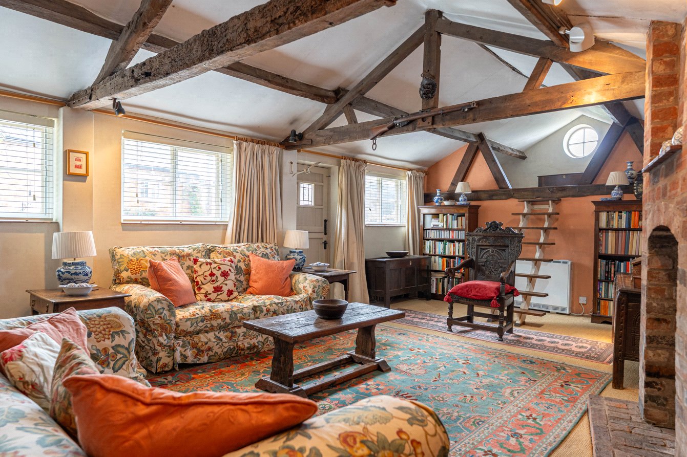 Drawing Room To Gall